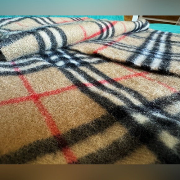 Sold❌Authentic Burberry Cashmere Scarf. - Picture 7 of 15